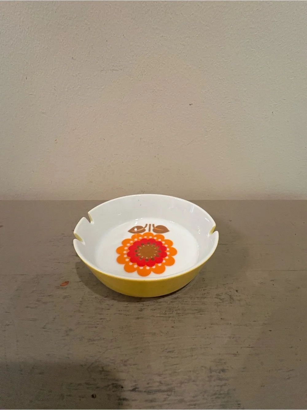 VTG 1970s Ceramic Ashtray With Flower Power Daisy Design